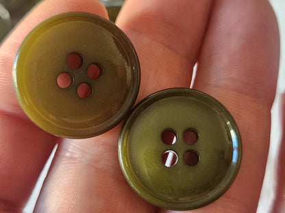 Lot 14  boutons vintage vert camaïeu trous 2,2 cm ref 6160