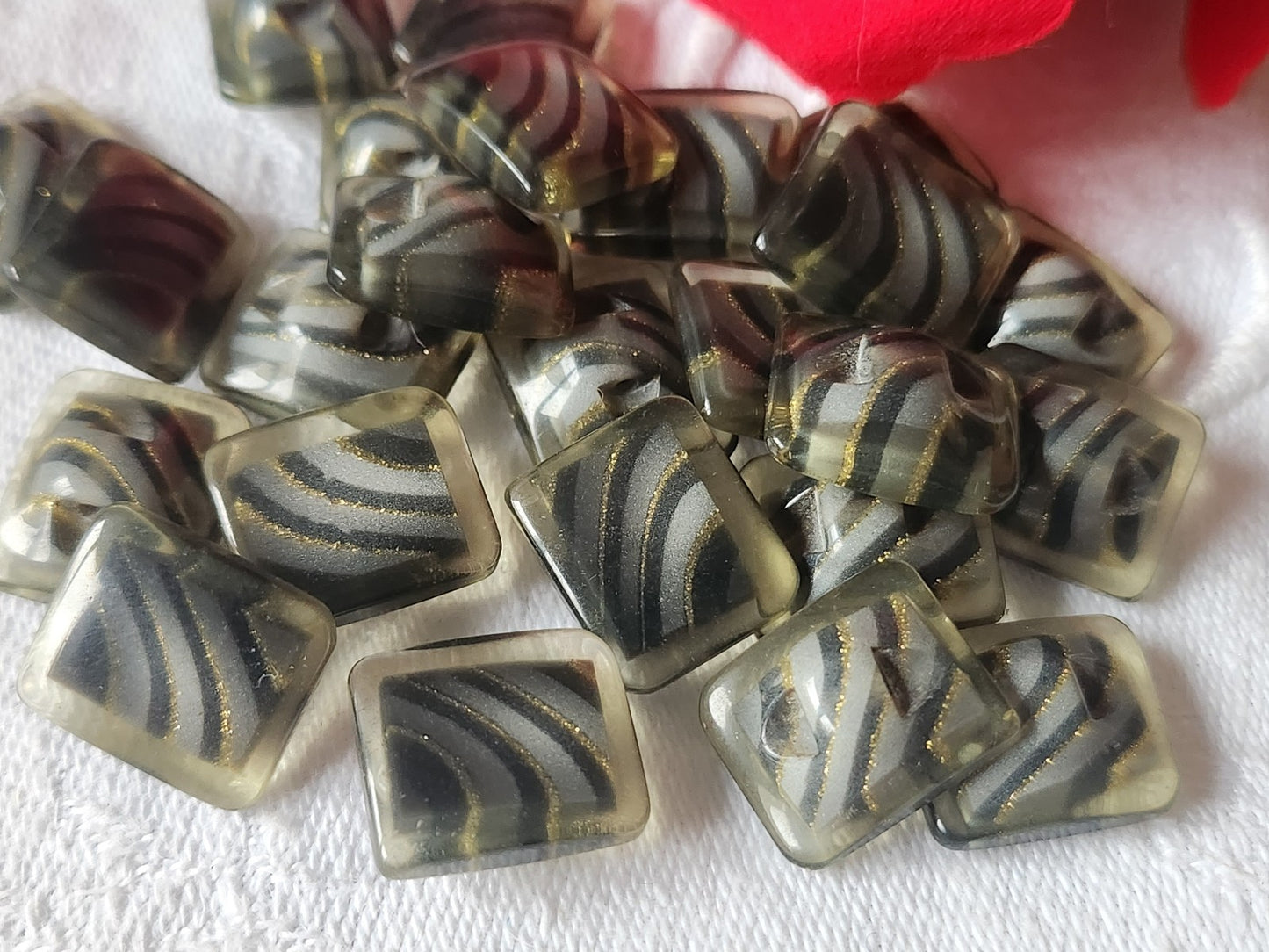 Lot 12 boutons vintage gris  inclusion paillette 1,2  sur 1,4 cm ref 350