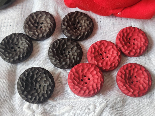 Lot 9 boutons vintage mat texturé deux serie 2,1 cm trous ref 5659