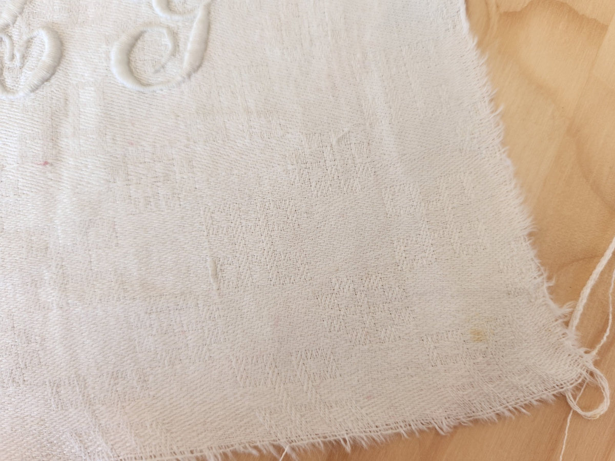 Ancien monogramme ancien AG  8 cm sur 4 cm T8