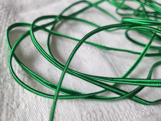 Cordon vintage vert satiné  galon 5 métres sur 0,3 cm made in France  A2