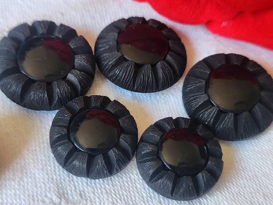 Lot 5  boutons vintage noir bord effet decoupis pied plat 1,7 et 2,2 cm ref 445