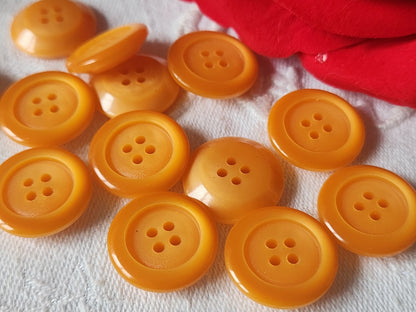 Lot 12 boutons orange 4 trous vintage mercerie 1,7 cm ref 345