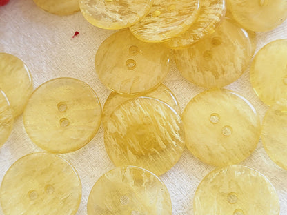 Lot 12 boutons vintage jaune transparent 4 trous diamètre 2 cm  ref 553