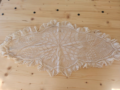 Grand napperon ancien crochet fin beige 38 cm sur 75 cm B7 main