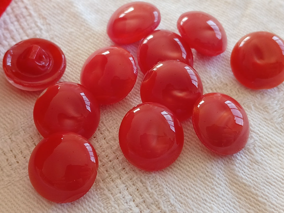 Lot 6 boutons vintage en verre rouge laiteux 1,3 cm ou 13 mm pied ref 6469