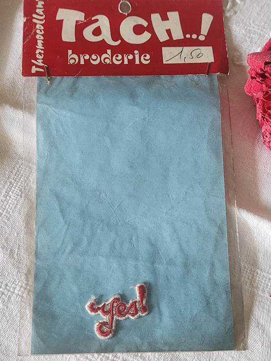 Ancien patch vintage thermocollant "yes" broderie customisation T14
