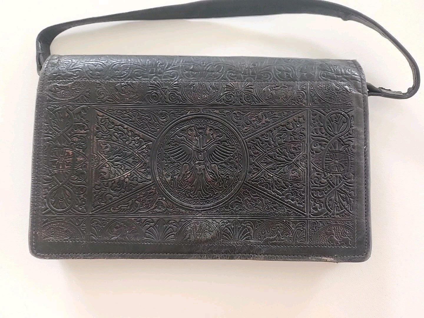 Ancien sac en main noir marron en cuir motif retro vintage pochette