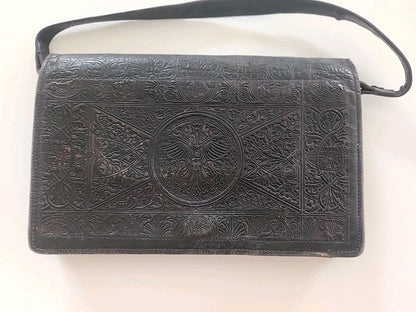Ancien sac en main noir marron en cuir motif retro vintage pochette