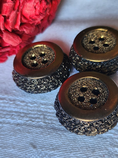 Trio boutons vintage en résine noir doré pourtour chainette 2,5 cm ref 3546