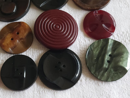 Lot 20 boutons anciens art deco bakelite plastique galalithe 2,6  à 3,8  cm T4