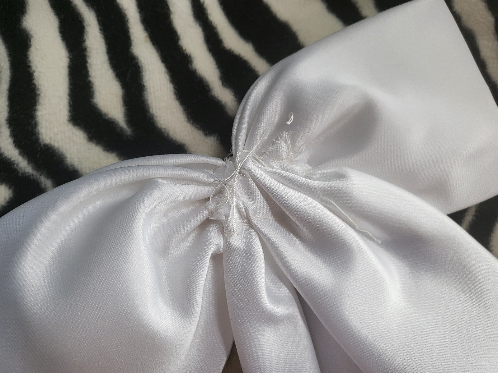 Gros noeud en tissu blanc satiné année 90 couture mariage recup B4
