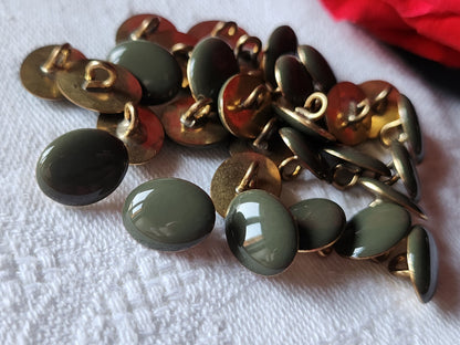Lot 10 mini boutons vintage en métal vert kaki 0,9 cm sur 1,1 cm  ref 1955