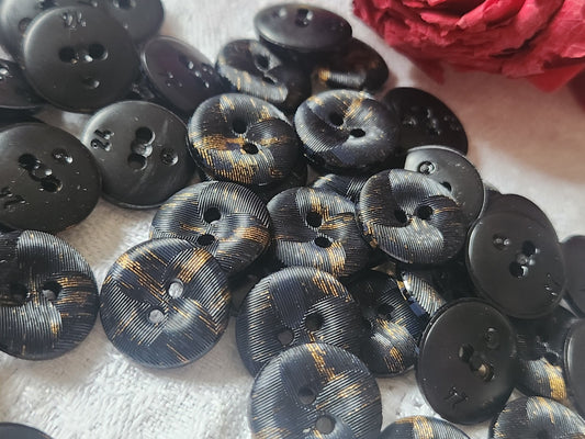 Lot 46 boutons noir bleu  doré à trous 1,5 cm texturé ref 2570