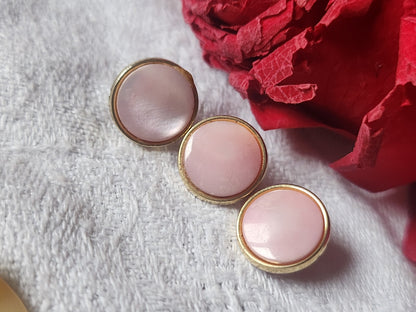 Trio boutons anciens en metal coeur en nacre rose 1,1 cm G16A