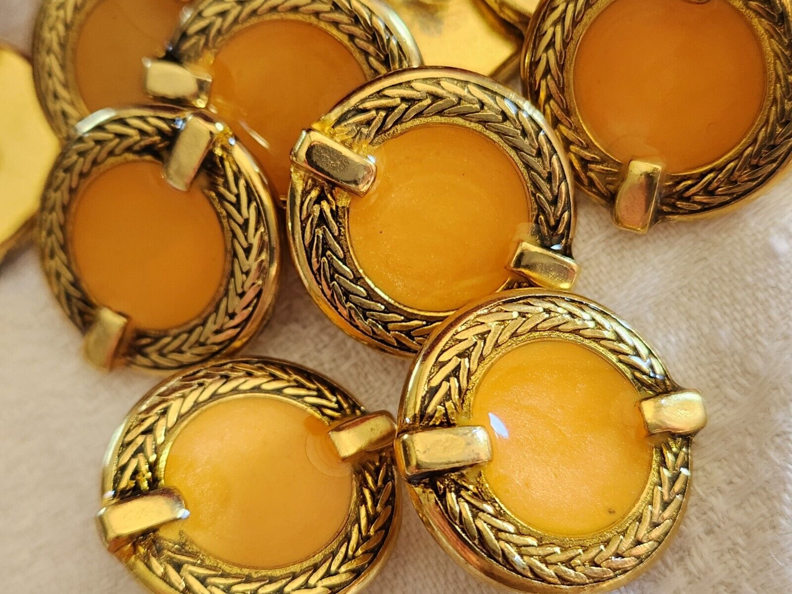 Lot 6 jolis boutons vintage en métal doré cœur orange  2,3 cm ref 3026