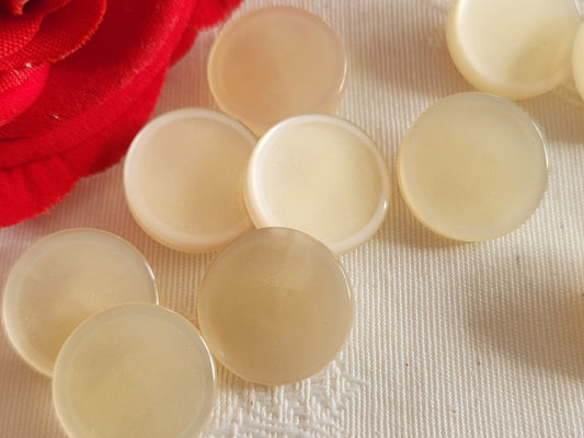 Lot 9  boutons vintage  crème blanc nacré pied 1,8 cm ou 18 mm ref 6308