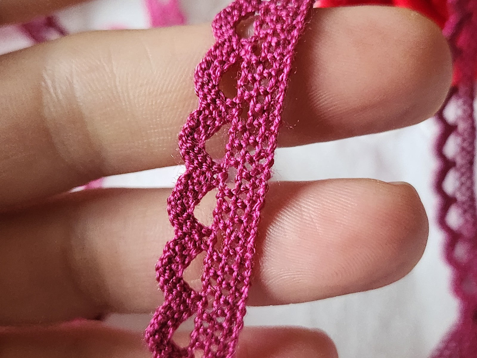 Dentelle vintage rose fushia  coton 3 métres sur 1,2 cm A6