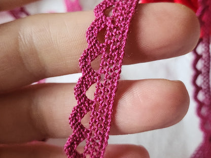 Dentelle vintage rose fushia  coton 3 métres sur 1,2 cm A6