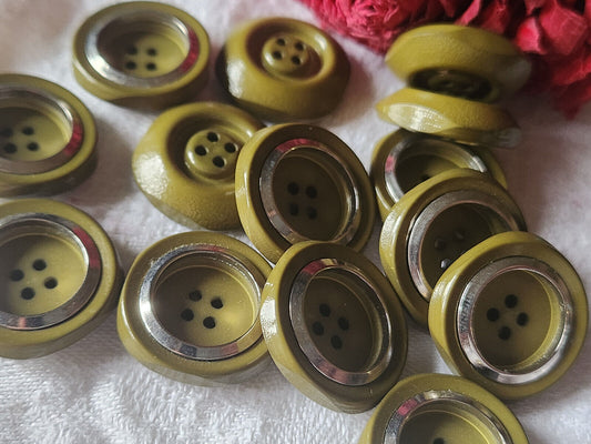 Lot 7 boutons vintage vert argenté trous 2 cm épais ref 3320