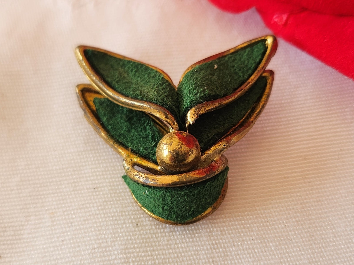 Bouton ancien metal vert  2,8 cm sur 3 cm original D19K