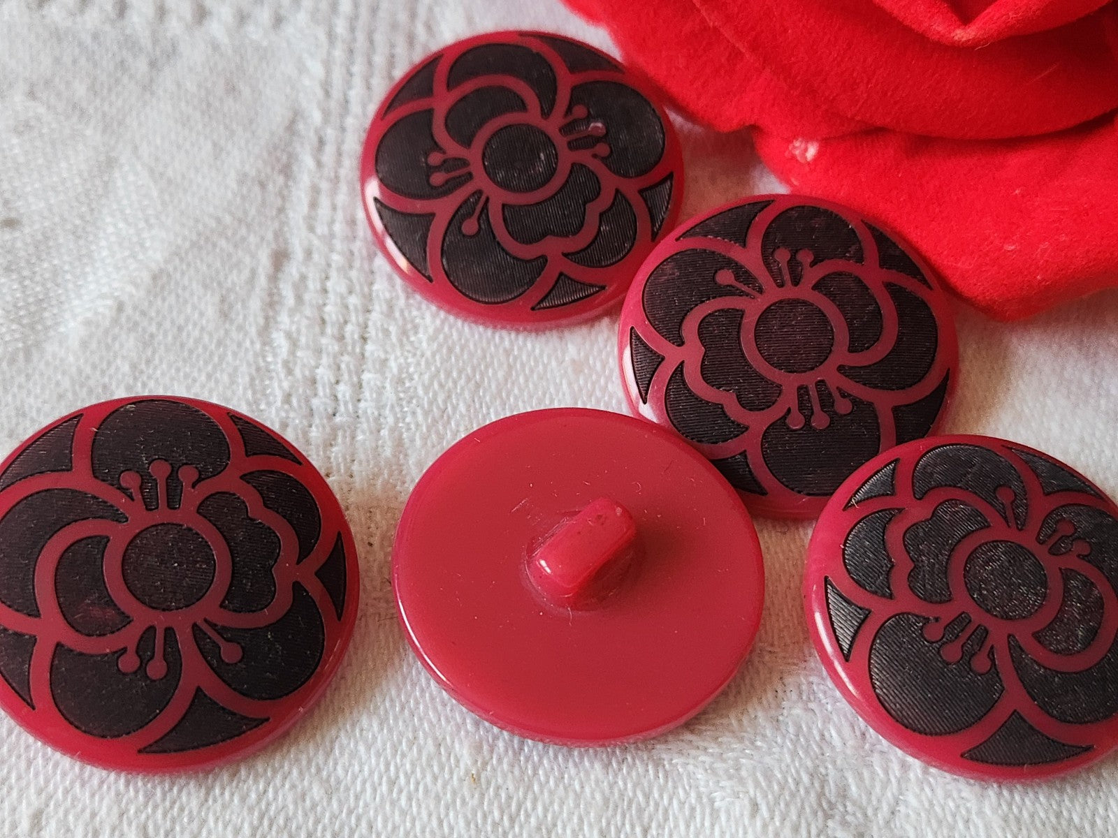 Lot 5 boutons vintage rose noir fushia pied originaux 2,4 cm ref 783