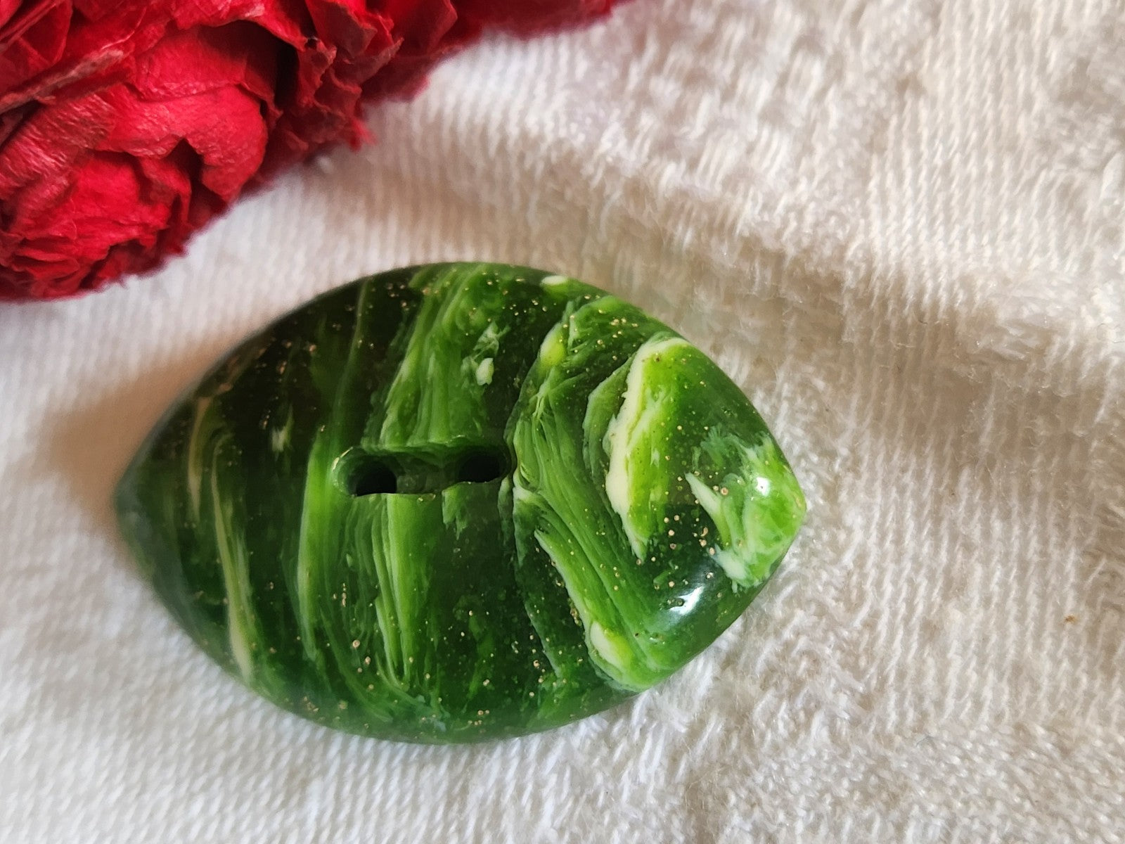 Collection bouton ancien vert jaspé 2,3 cm sur 3,3 cm D14I