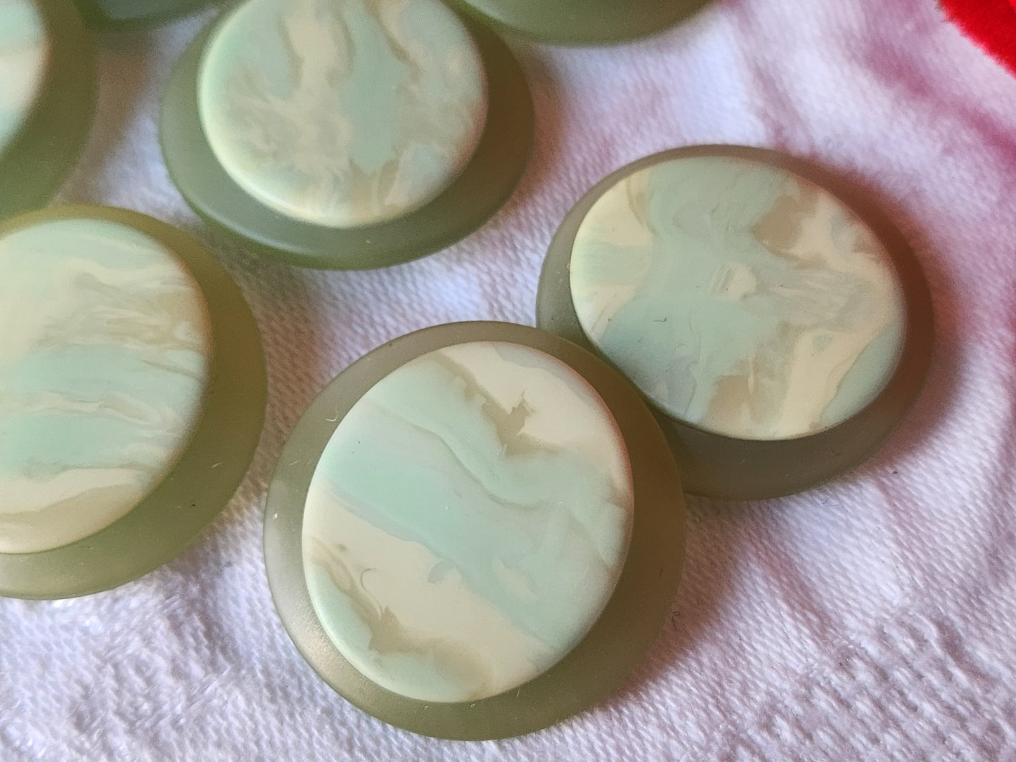 Lot 6 gros  boutons vintage camaieu vert mat 2,7 cm pied ref 3908