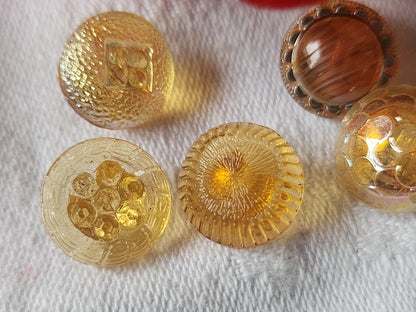Lot 5 boutons anciens en verre orange  panaché 1,3 cm ref 2158