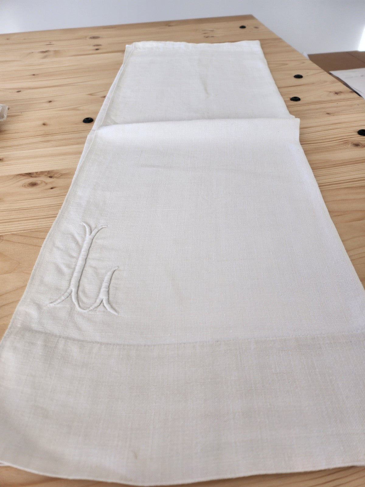 Ancien coupon   gros monogramme L tissu  toile ancienne 75 cm sur 103 cm  B5