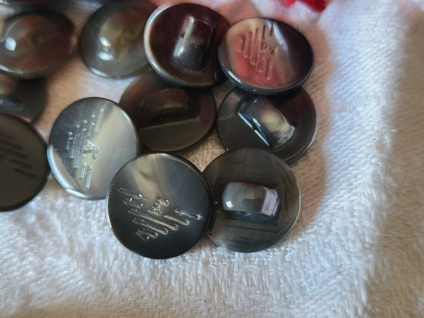 Lot 6 boutons vintage en nacre  armani empario  pied 1,2 cm ref 5788