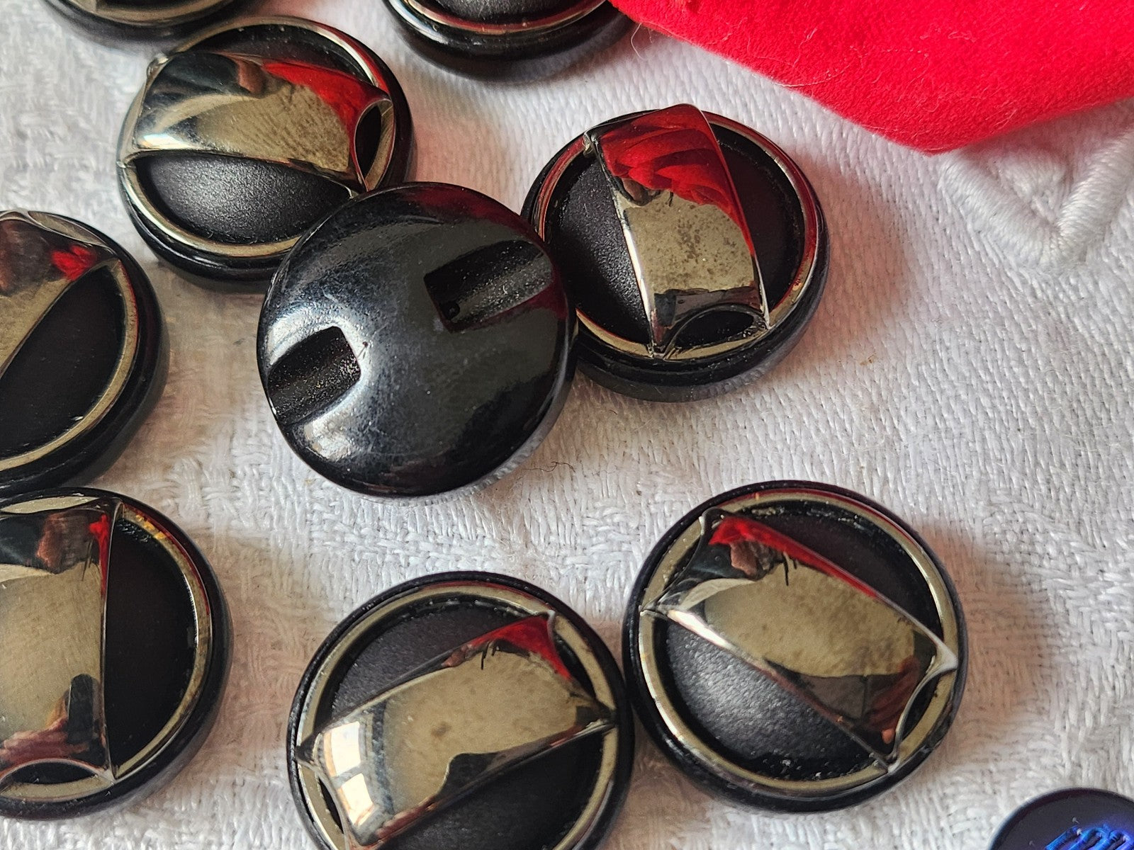 Lot 6 boutons vintage noir motif en métal à pied 1,9 cm ref 0010