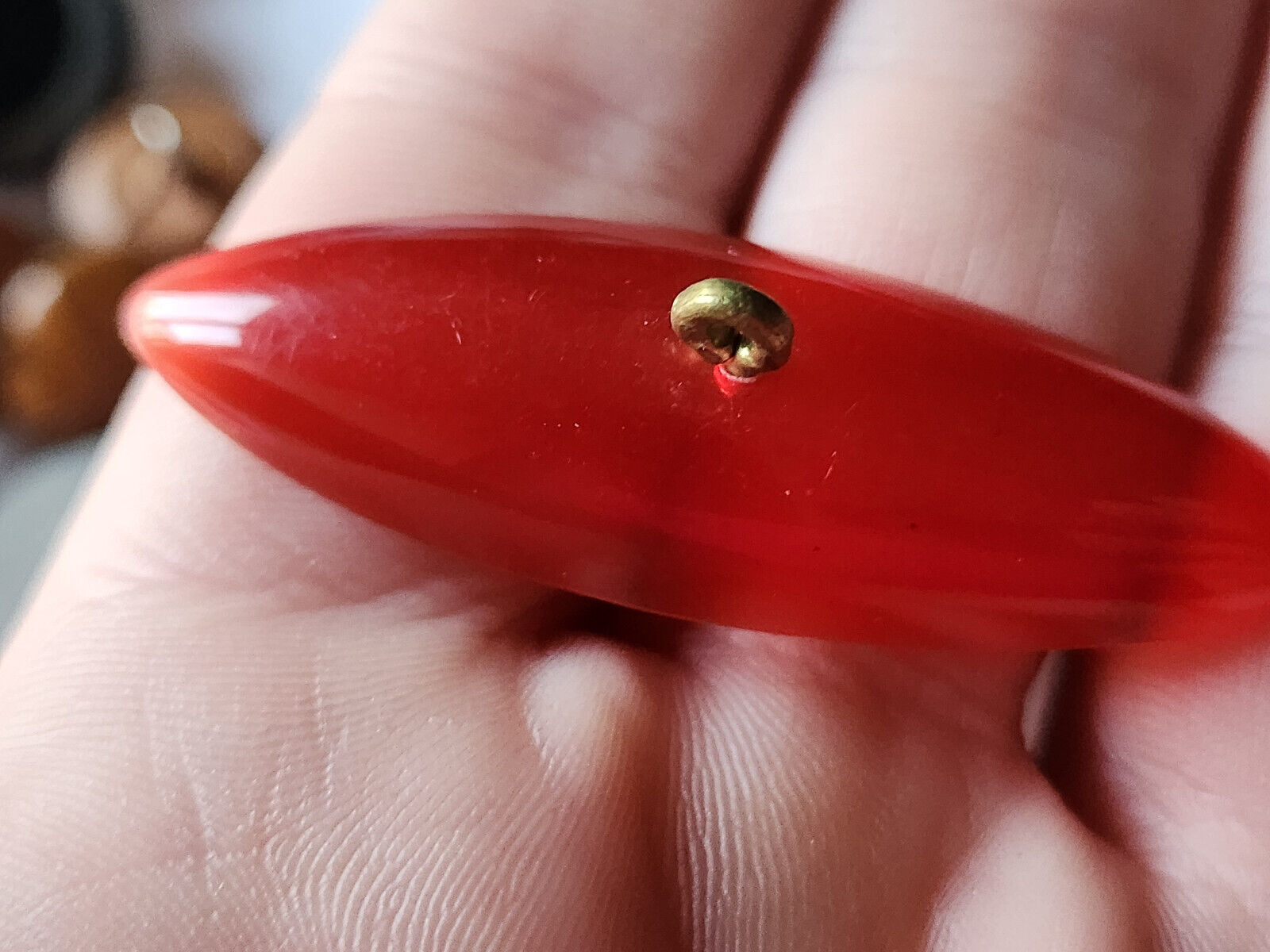 collection trés long bouton ancien rouge  vintage 4,8 cm ref 1919