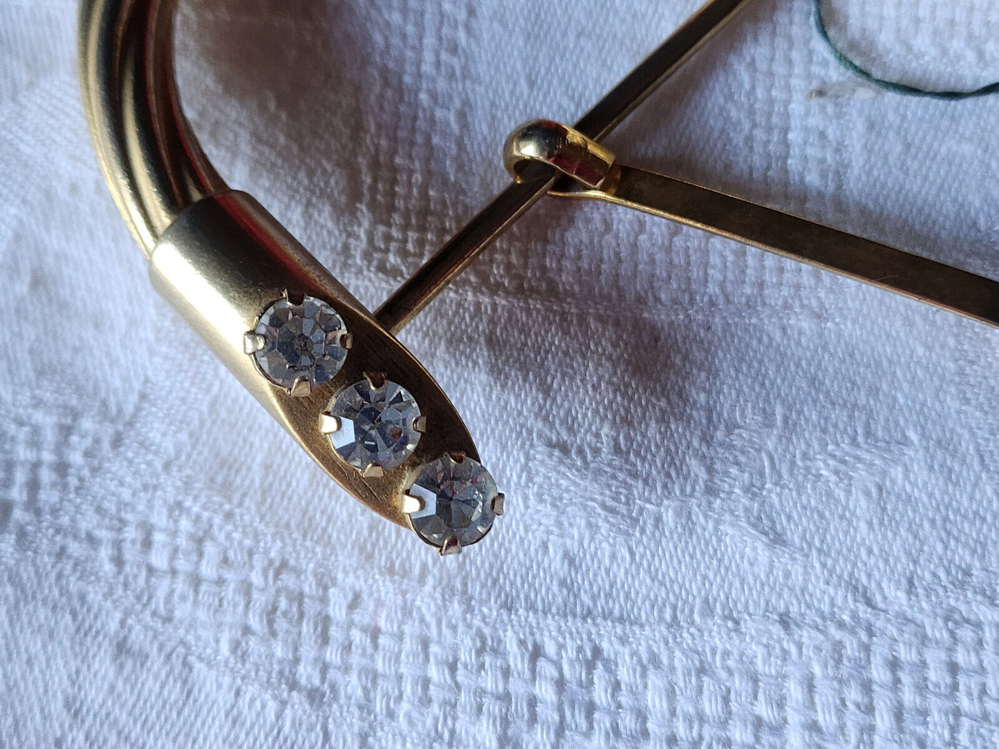 Enorme et lourde boucle de ceinture ancienne doré strass 7,5 sur 8,2 cm T14