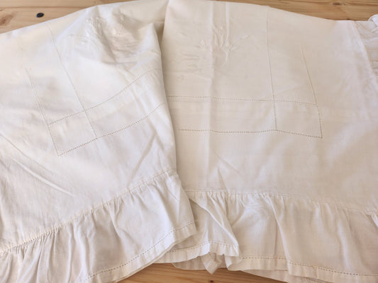 Ancienne housse d'édredon broderie froufrou petit jour B6