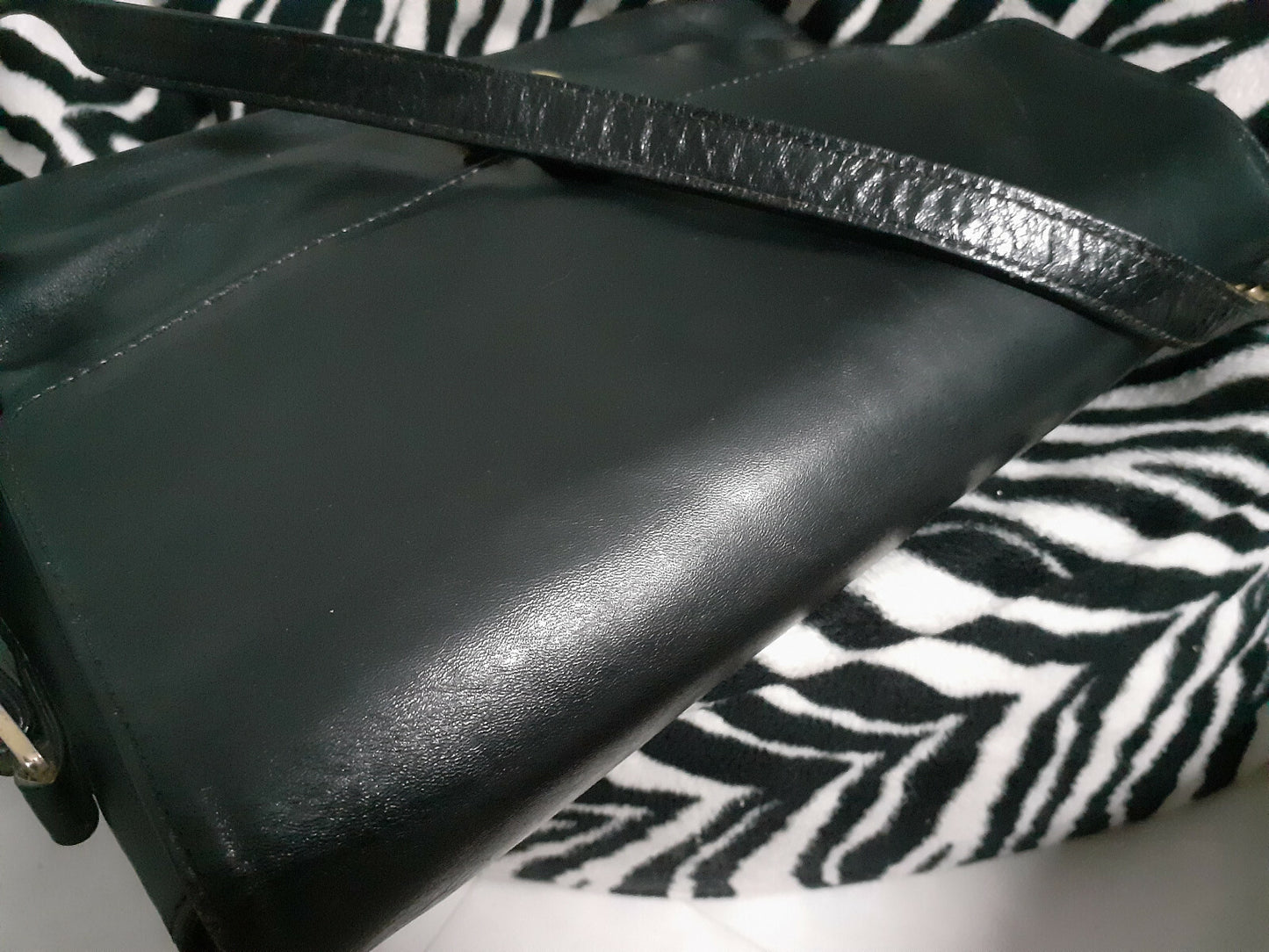 Ancien sac en main en cuir Souple noir retro magasin Printemps