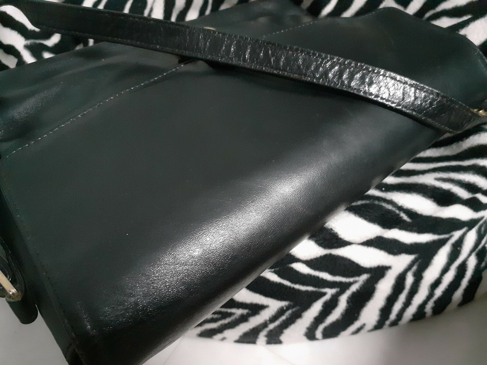 Ancien sac en main en cuir Souple noir retro magasin Printemps