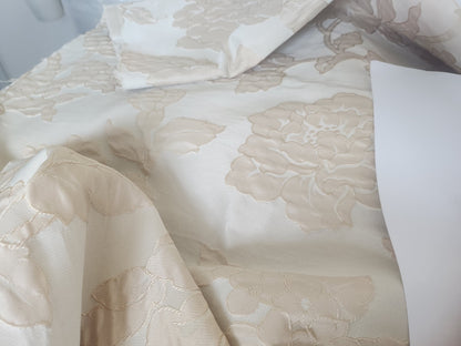 Ancien coupon de tissu damassé beige écru relief 205 cm sur 61 cm B5
