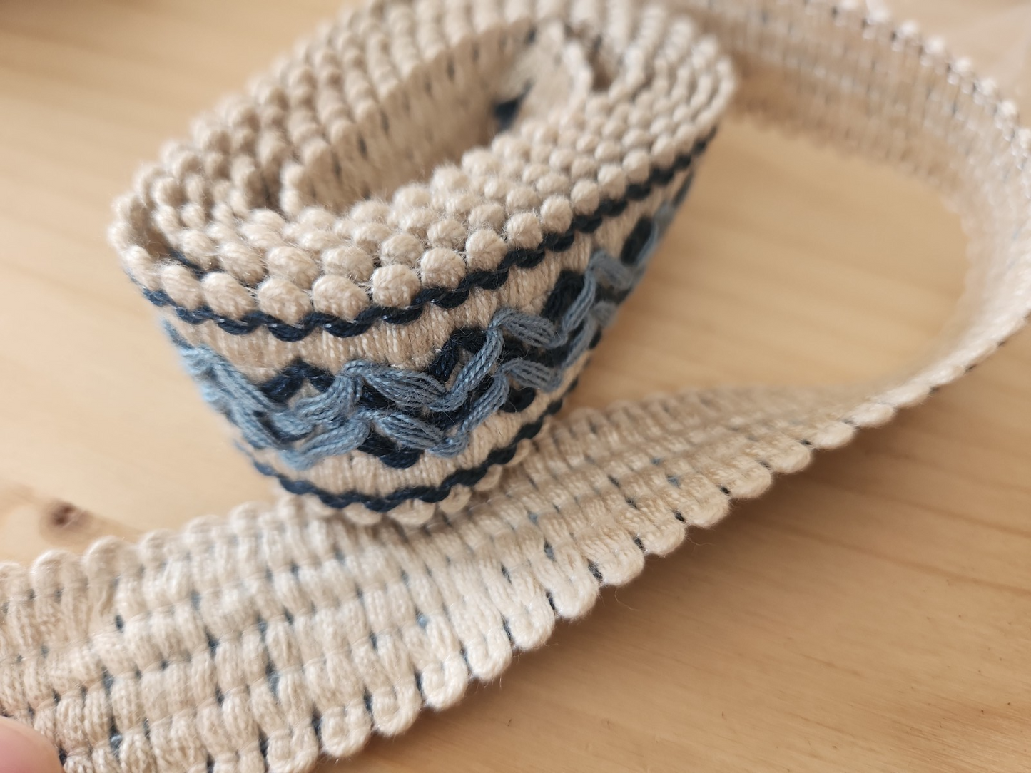Galon vintage bleu  creme  camaieu épais 1 m 30 sur 2,6 cm T1-10