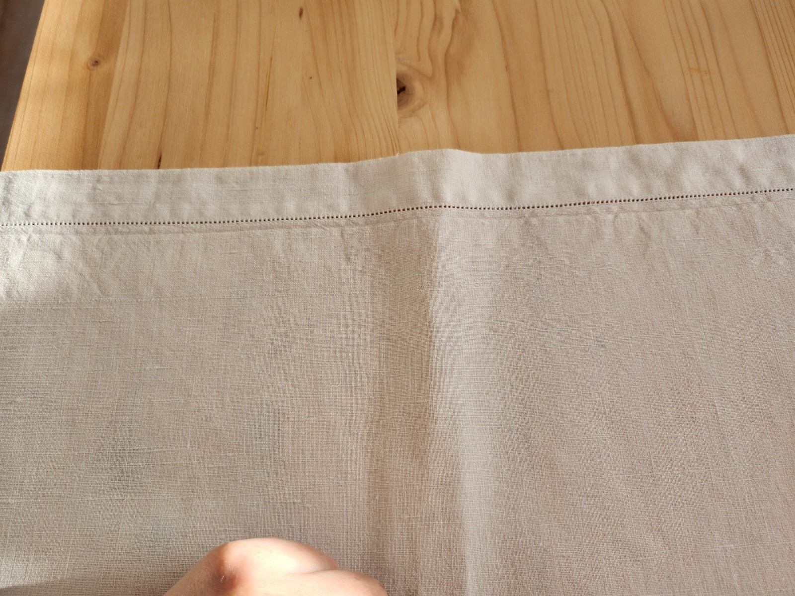 Ancien cache torchon blanc broderie bleu moulin superbe 54 cm sur 120 cm B8