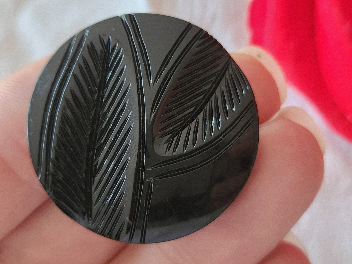 Collection bouton ancien noir motif feuillage relief 3,3 cm G3B