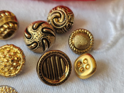 Lot 10 boutons anciens en verre doré panaché 1 à 1,4 cm ref 2016