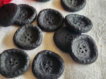 Lot 12 boutons vintage noir mat texturé 2,1 cm trous ref 1150