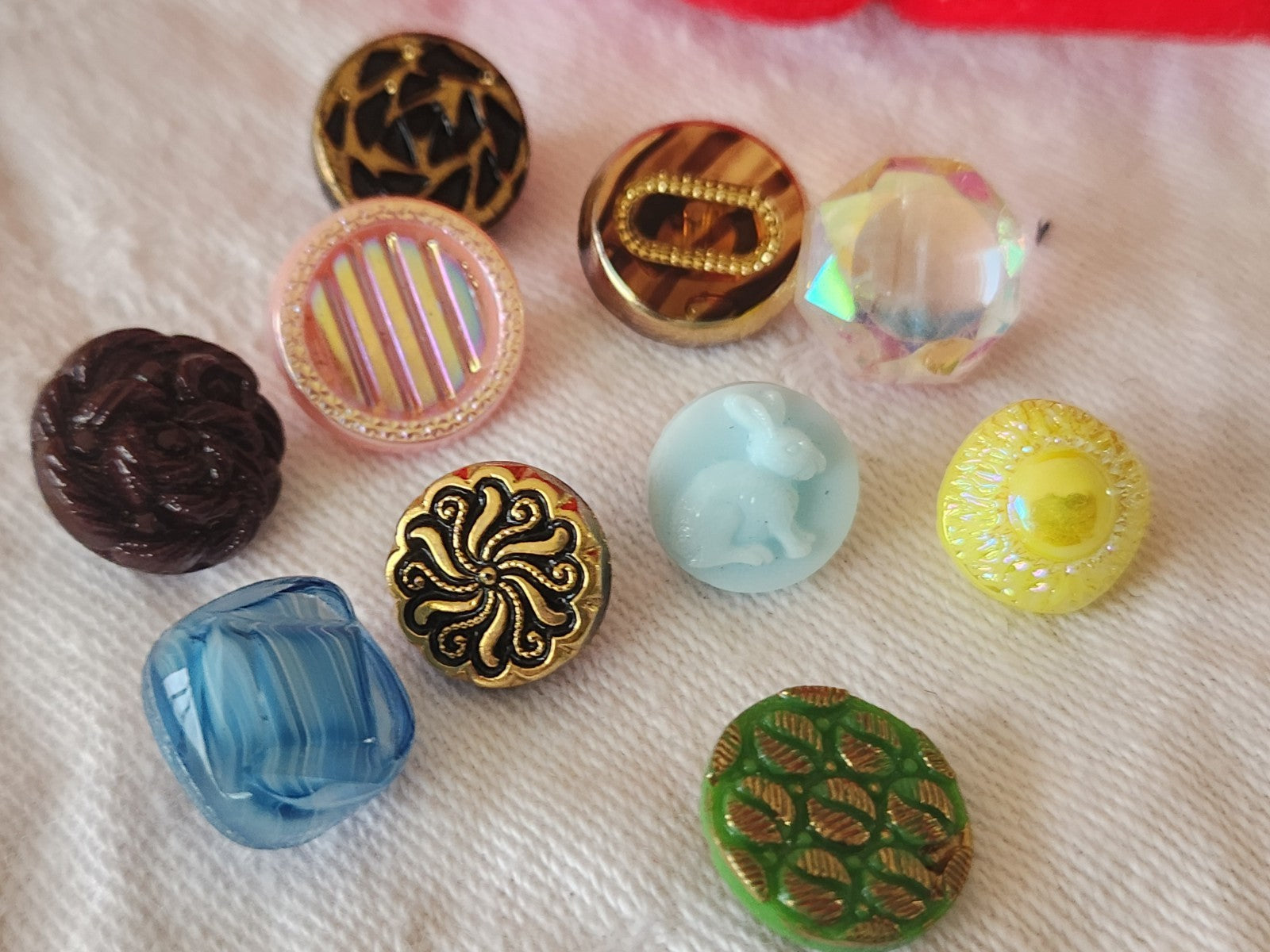 Lot 10 boutons anciens en verre multicolore  panaché 1,1  à 1,4 cm ref 6388