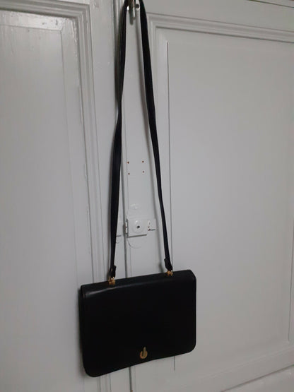Ancien sac en main noir cuir forme classique