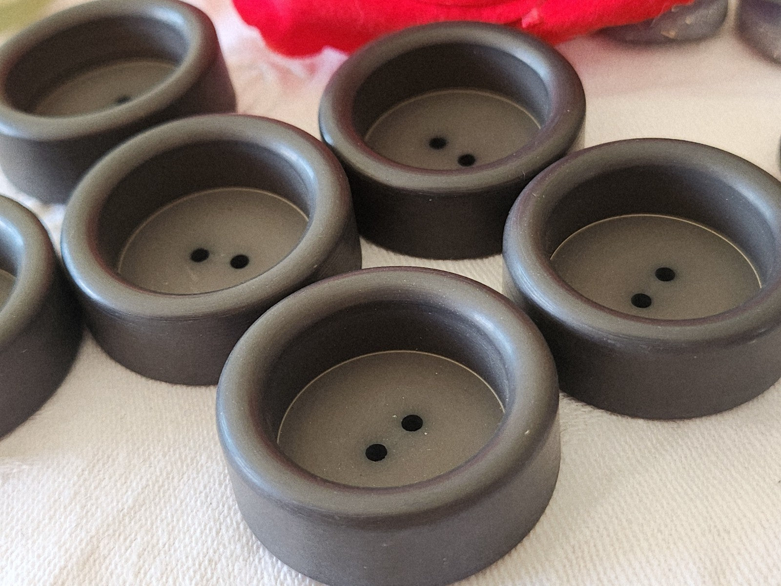 Lot 6 énormes boutons vintage gris mat foncé trés haut 3,4 cm ref 3895