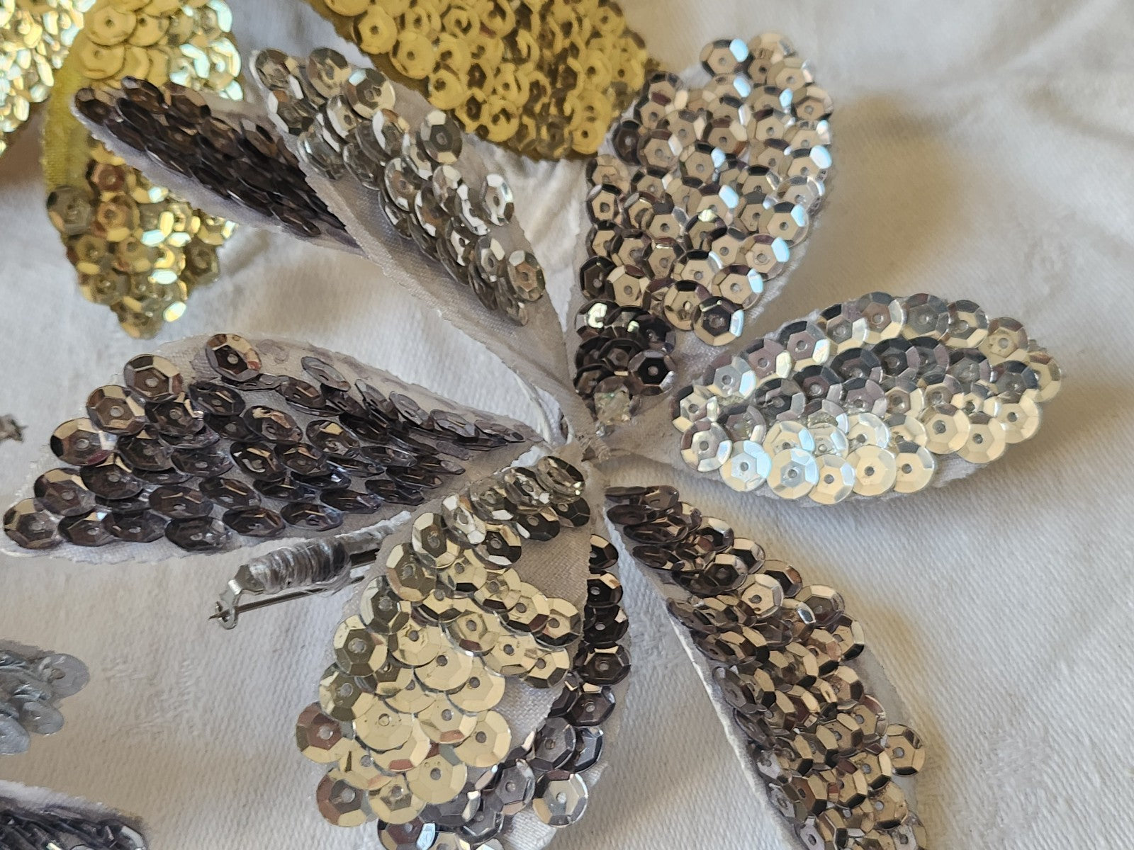 Lot 5 anciens ornement chapeau vintage creation  sur broche 12 cm