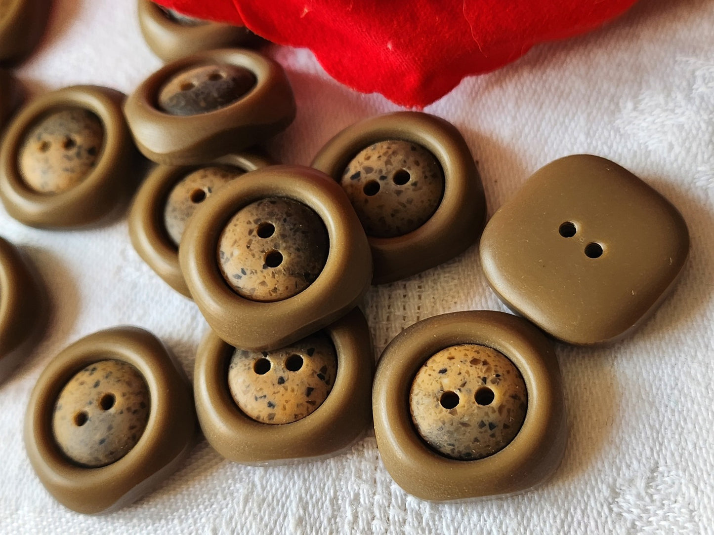 Lot 13 boutons vintage marron moucheté carré 1,9 cm ref 752