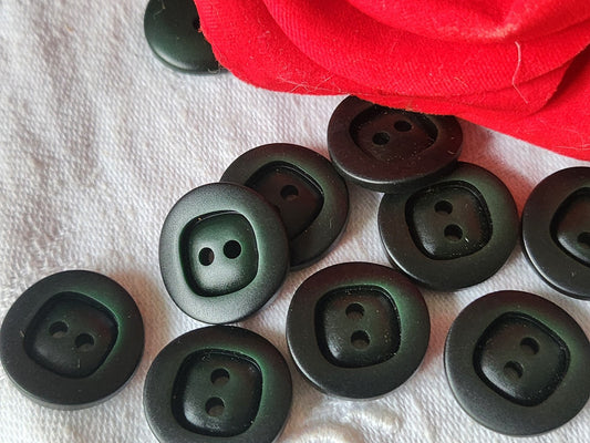 Lot 10 boutons vintage verty à trou typique  1,8 cm ref 5323