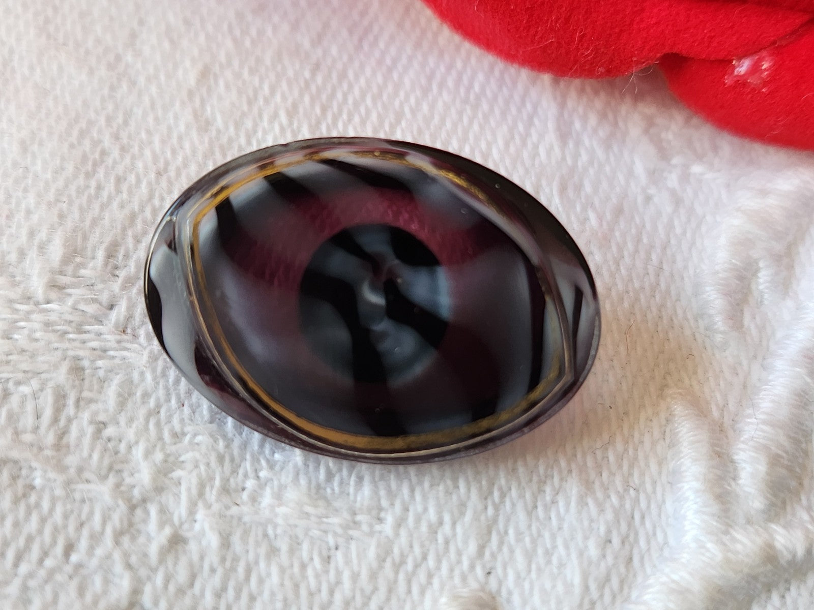 Bouton ancien en verre ovale vintage tigré gris violet 1,6 sur 2,2 cm D7A